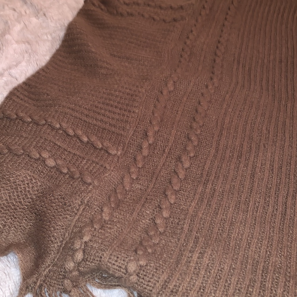 Poncho - Picture 4 of 5